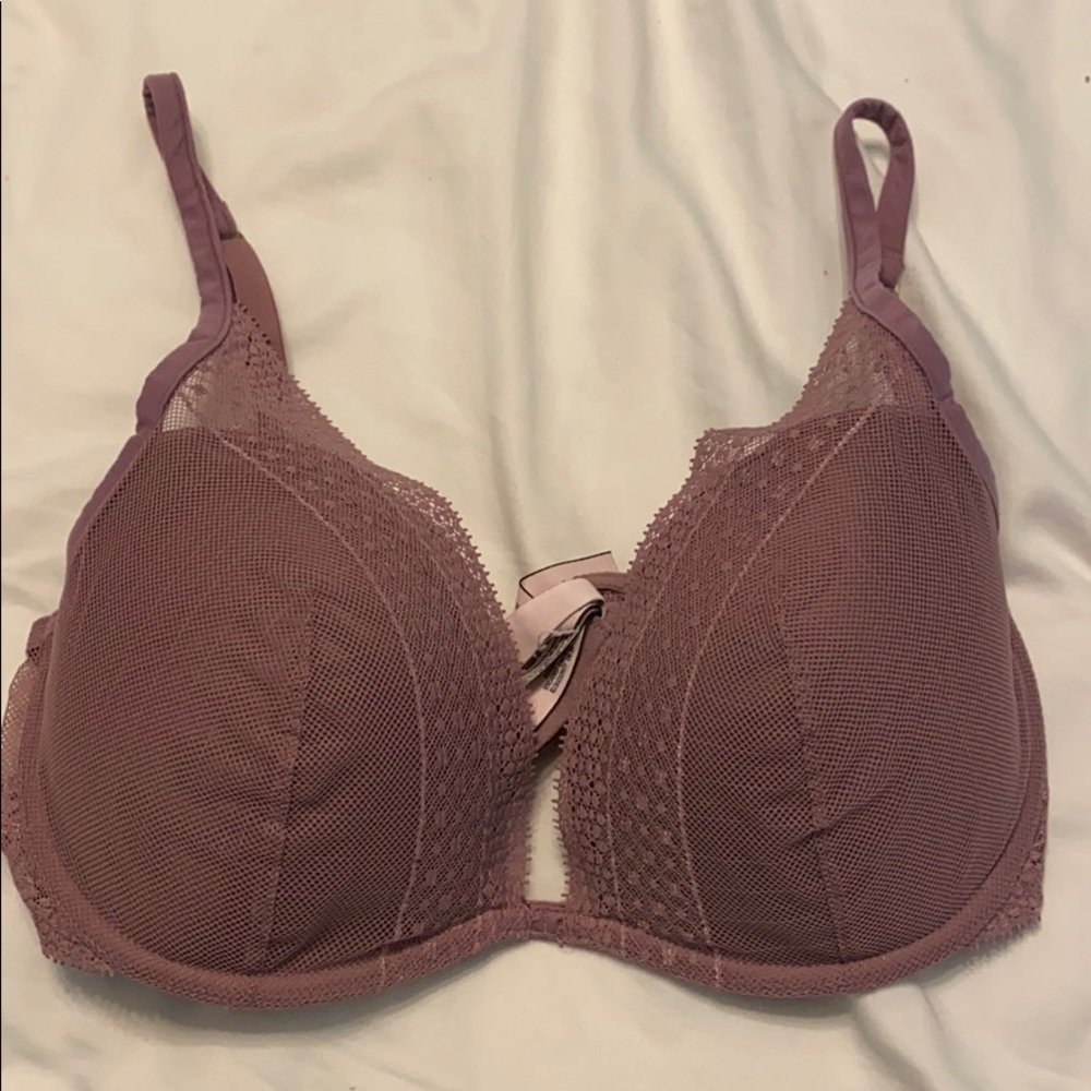 Victoria’s Secret Lacey Plunge Incredible Bra 36D